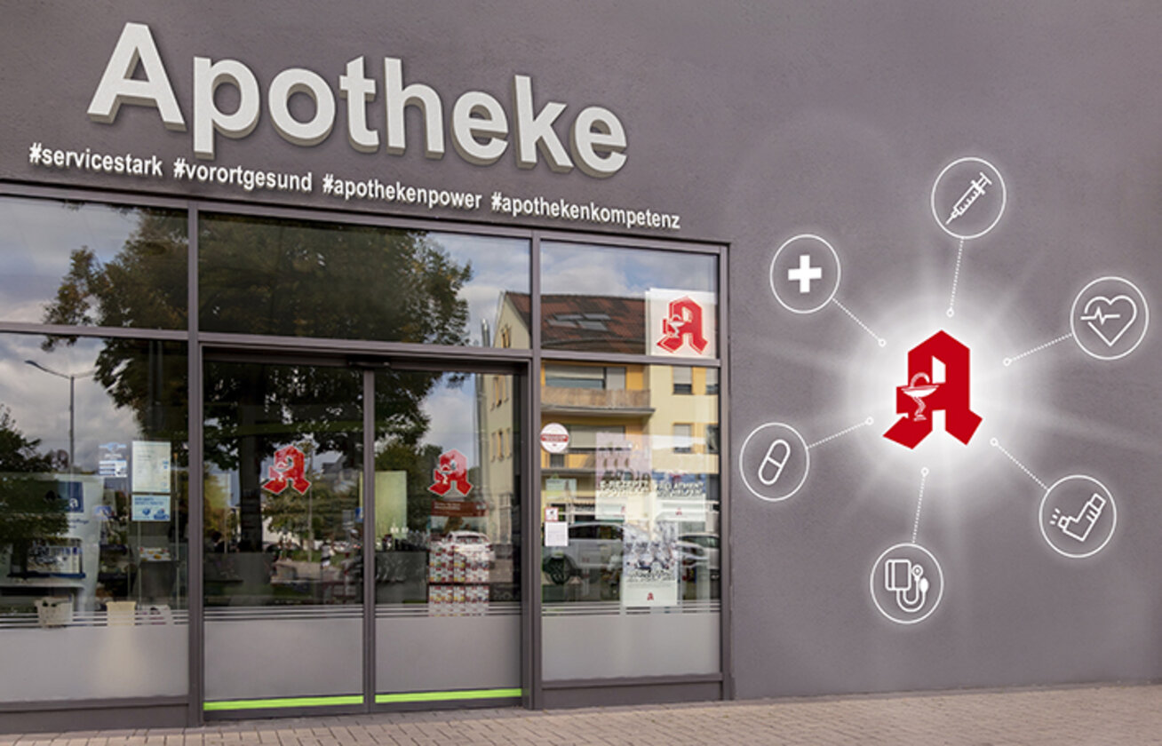 Fassade einer Apotheke mir rotem Apotheken-A