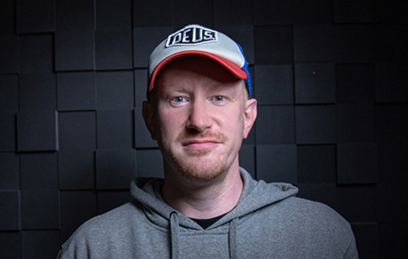 Mittelalter Mann mit Kappe und rötlichem Dreitagebart